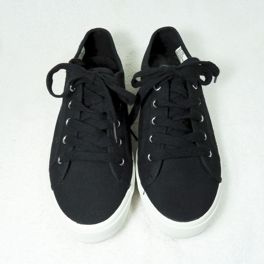 Classic Candie's Low-Top Black Sneakers